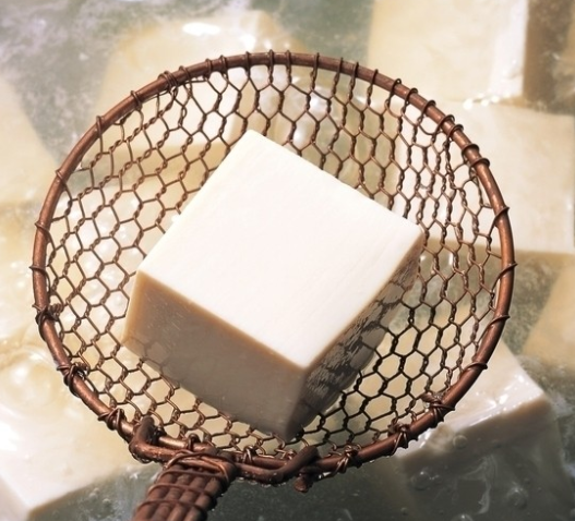 用豆腐機做的豆腐摔不爛 用豆腐機做的豆腐摔不爛