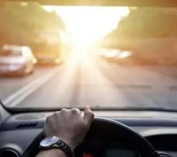 駕車趕往豆貴妃豆制品廠